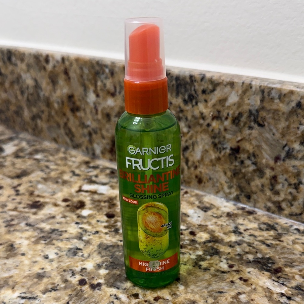 NWT Garnier Fructis Brilliantine Shine Glossing Spray Highshine finish